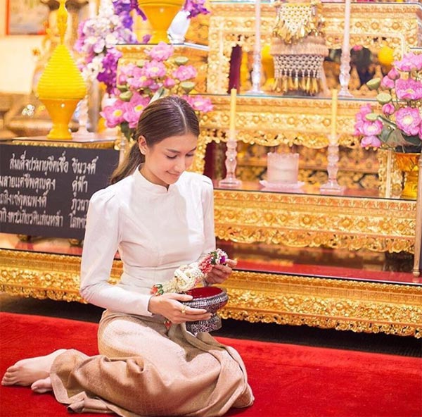 เนย โชติกา เนย โชติกา