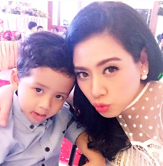 แม่ลูกดารา แม่ลูกดารา