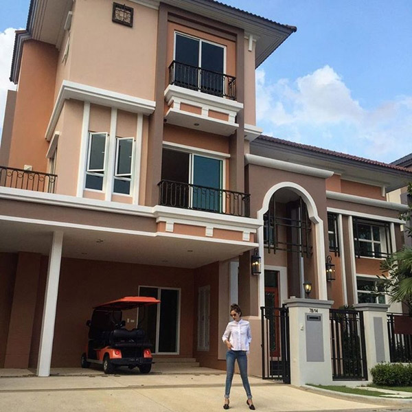 บ้านดาราไทย ขวัญ อุษามณี บ้านดาราไทย ขวัญ อุษามณี