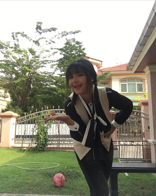 เรือนหอดารา ตั๊กแตน เพชร สหรัตน์ เรือนหอดารา ตั๊กแตน เพชร สหรัตน์