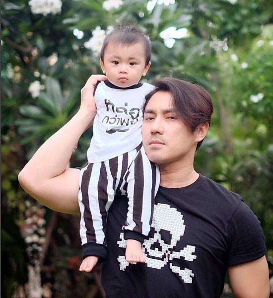 เอ พศิน ครอบครัว เอ พศิน ครอบครัว