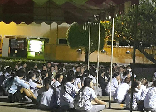 พนง.โรงงานปราจีนฯ ประท้วงเรียกโบนัสขั้นต่ำ 3 เดือน พนง.โรงงานปราจีนฯ ประท้วงเรียกโบนัสขั้นต่ำ 3 เดือน