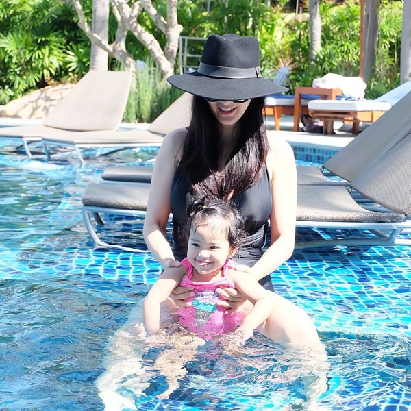 เปิ้น ธันยาธนัส ชุดว่ายน้ำ เปิ้น ธันยาธนัส ชุดว่ายน้ำ