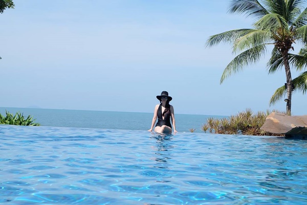 เปิ้น ธันยาธนัส ชุดว่ายน้ำ เปิ้น ธันยาธนัส ชุดว่ายน้ำ