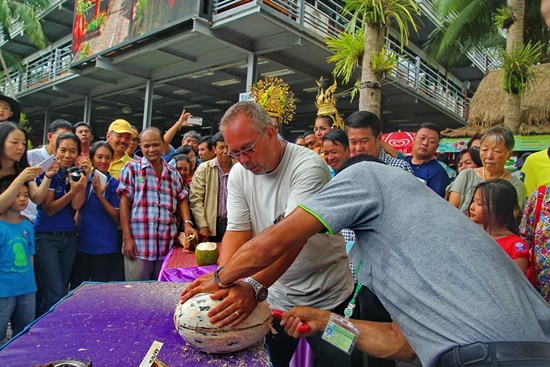 มะพร้าวก้นสาว มะพร้าวก้นสาว