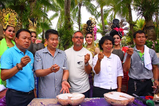 มะพร้าวก้นสาว มะพร้าวก้นสาว