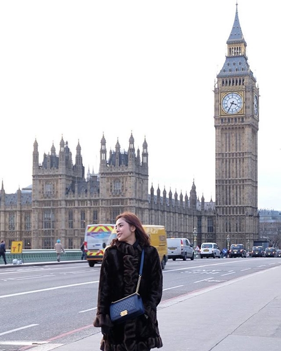 อุ้ม ลักขณา อุ้ม ลักขณา