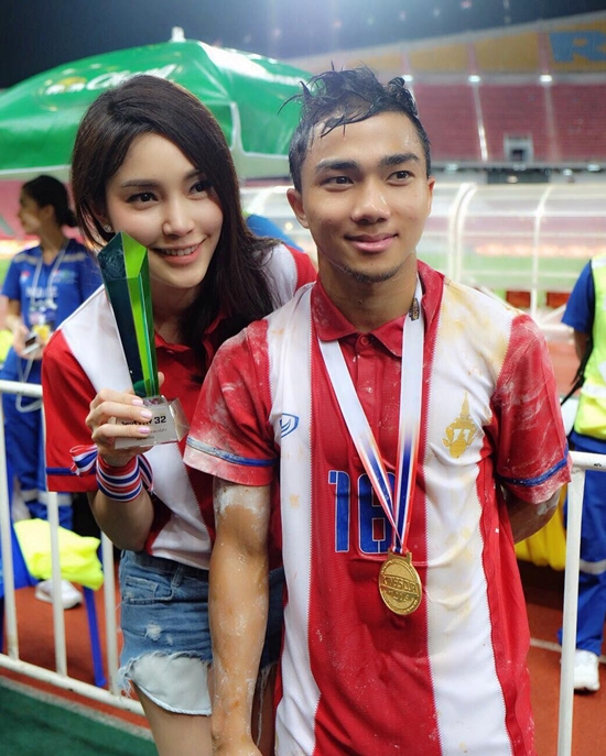 เจ ชนาธิป เมย์ พิชญ์นาฏ เจ ชนาธิป เมย์ พิชญ์นาฏ