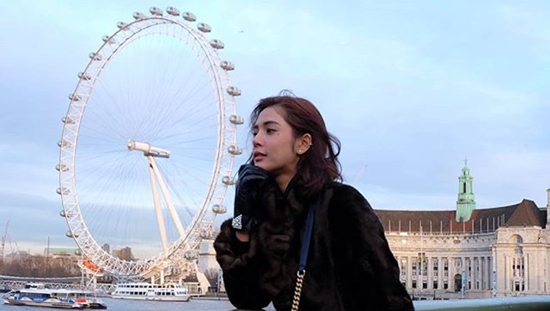 อุ้ม ลักขณา อุ้ม ลักขณา