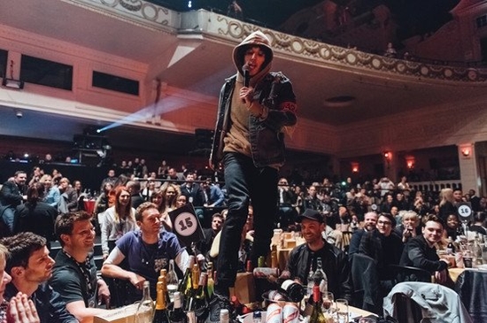 โอลิเวอร์ ไซกส์ นักร้องนำวง Bring Me The Horizon โอลิเวอร์ ไซกส์ นักร้องนำวง Bring Me The Horizon