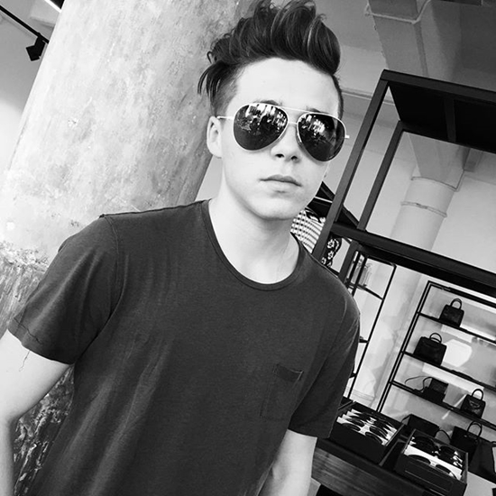 บรู๊คลิน เบ็คแฮมโคลอี้ มอเรตซ์ บรู๊คลิน เบ็คแฮมโคลอี้ มอเรตซ์