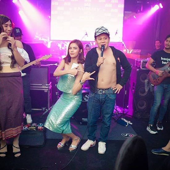 อุ้ม ลักขณา เสนาหอย อุ้ม ลักขณา เสนาหอย