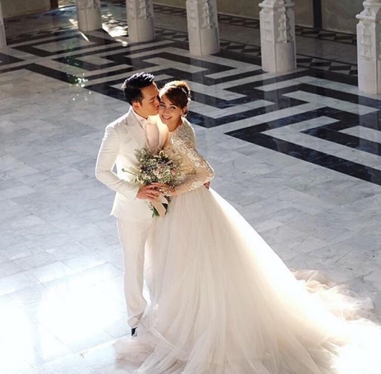 เนย โชติกา ไฮโซอาร์ม เนย โชติกา ไฮโซอาร์ม