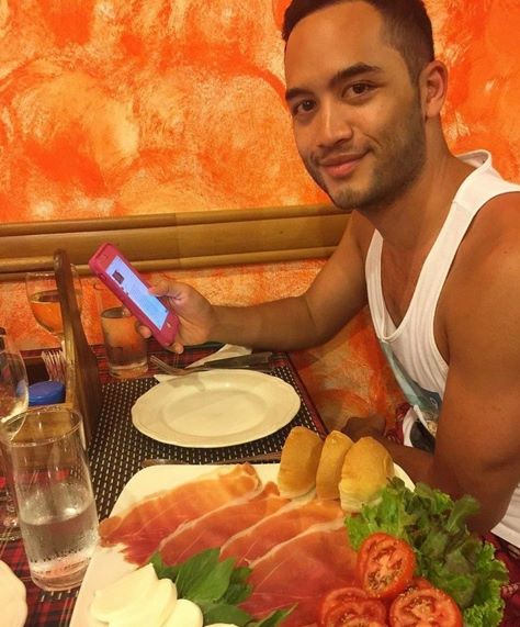 ครอบครัวเปล่งพานิช ครอบครัวเปล่งพานิช