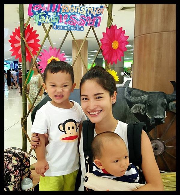 พลอย พลอยพรรณ พลอย พลอยพรรณ