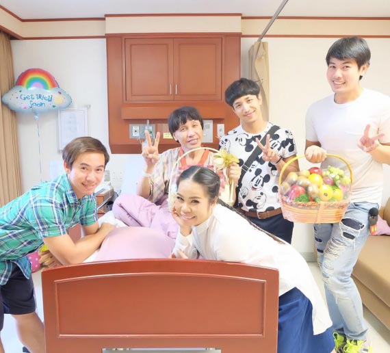 มัม ลาโคนิคส์ มัม ลาโคนิคส์