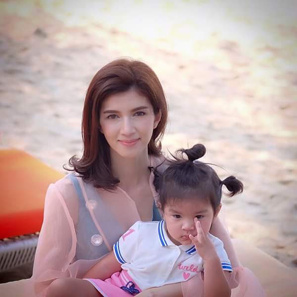 น้องมะลิ แม่โบว์ น้องมะลิ แม่โบว์