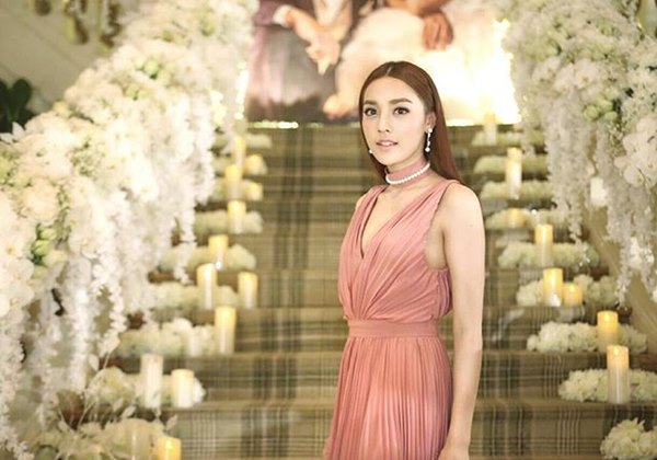 น้ำตาล พิจักขณา น้ำตาล พิจักขณา