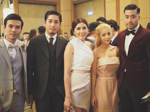 เนย หมอยู เนย หมอยู