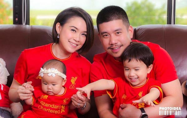 ผู้ประกาศข่าวอุ้มลูกถ่ายแบบ ผู้ประกาศข่าวอุ้มลูกถ่ายแบบ