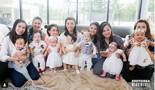 ผู้ประกาศข่าวอุ้มลูกถ่ายแบบ ผู้ประกาศข่าวอุ้มลูกถ่ายแบบ