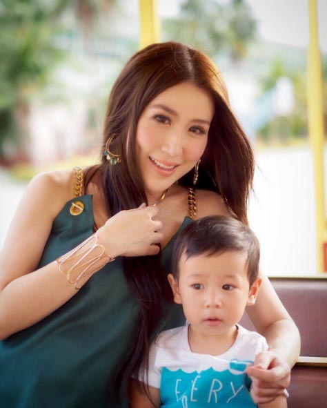 เอิร์น จิรวรรณ เอิร์น จิรวรรณ