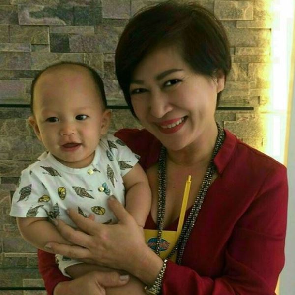 พลอย พลอยพรรณ พลอย พลอยพรรณ