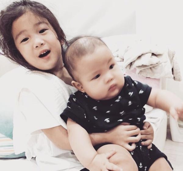 ลูกพลอย จินดาโชติ ลูกพลอย จินดาโชติ