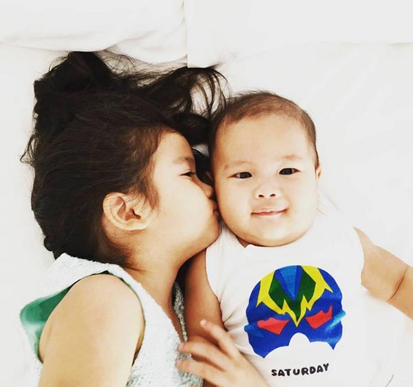 ลูกพลอย จินดาโชติ ลูกพลอย จินดาโชติ