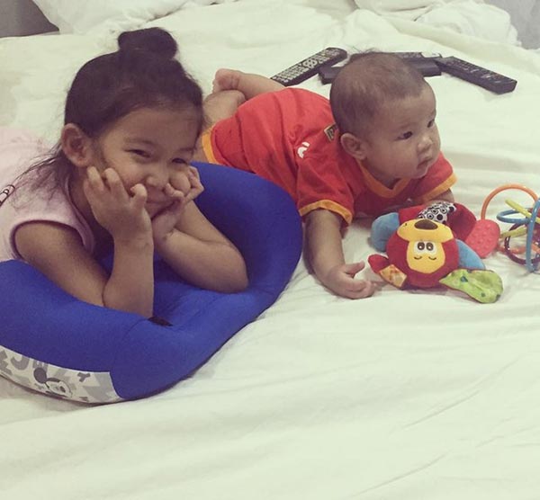 ลูกพลอย จินดาโชติ ลูกพลอย จินดาโชติ