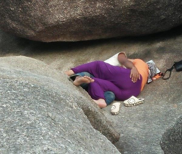 นัวเนียซอกข้างหินตาหินยาย นัวเนียซอกข้างหินตาหินยาย