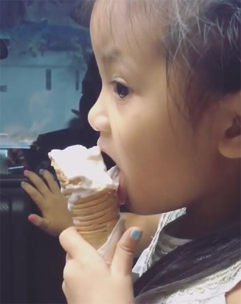 คลิปนี้แดดดี๊ห้ามดู น้องบีน่า น้องบรู๊คลิน กับความน่ารักน่าเอ็นดู คลิปนี้แดดดี๊ห้ามดู น้องบีน่า น้องบรู๊คลิน กับความน่ารักน่าเอ็นดู