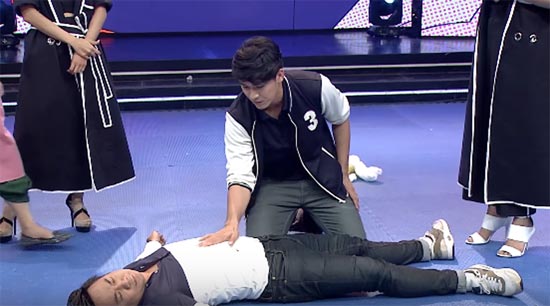 ดราม่า ! หมอก้อง ออกรายการตีสิบสอนปฐมพยาบาลผิด-เจ้าตัวชี้ต้องทำให้ดูสนุก ดราม่า ! หมอก้อง ออกรายการตีสิบสอนปฐมพยาบาลผิด-เจ้าตัวชี้ต้องทำให้ดูสนุก