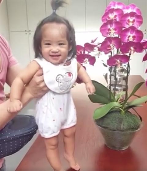 คลิปน่ารัก น้องอลิน เดินแบบ โอปอล์ ถามมี The Face ทารกไหม ? คลิปน่ารัก น้องอลิน เดินแบบ โอปอล์ ถามมี The Face ทารกไหม ?