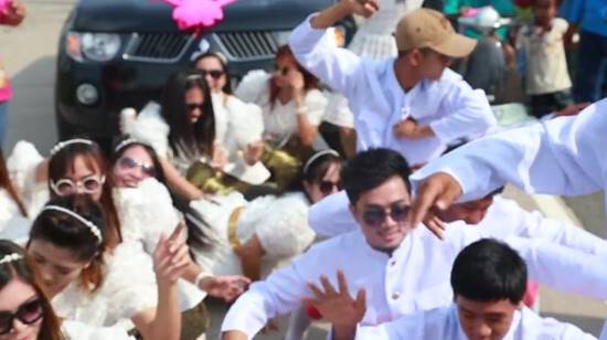 งานแต่งสายย่อ เพื่อนบ่าวสาวแดนซ์ยับมันส์หลุดโลก ย่อกันเป็นทีม ! งานแต่งสายย่อ เพื่อนบ่าวสาวแดนซ์ยับมันส์หลุดโลก ย่อกันเป็นทีม !