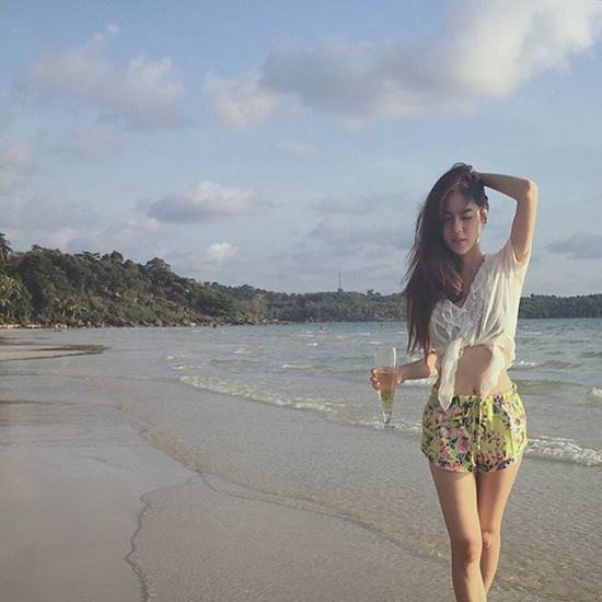 พีค ภัทรศยา เผยแฟชั่นชิล ๆ ริมทะเล แต่ท่าโพสเธอแซ่บไม่เบา ! พีค ภัทรศยา เผยแฟชั่นชิล ๆ ริมทะเล แต่ท่าโพสเธอแซ่บไม่เบา !