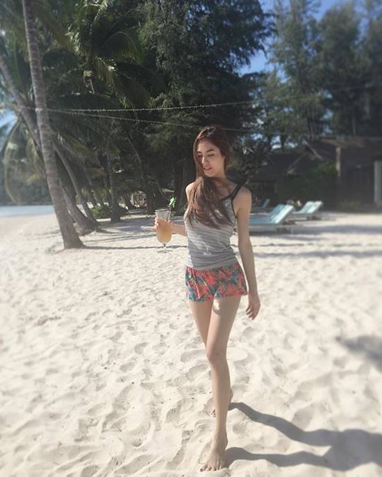 พีค ภัทรศยา เผยแฟชั่นชิล ๆ ริมทะเล แต่ท่าโพสเธอแซ่บไม่เบา ! พีค ภัทรศยา เผยแฟชั่นชิล ๆ ริมทะเล แต่ท่าโพสเธอแซ่บไม่เบา !