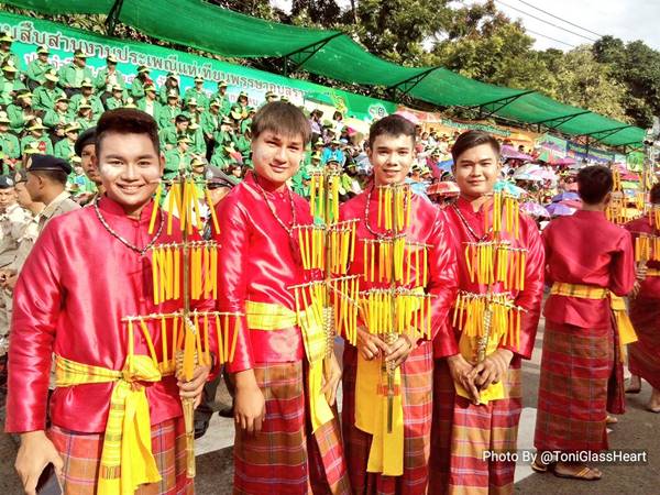 วันเข้าพรรษา 2559 ทั่วไทยคึกคัก แห่เทียนพรรษา อุบลราชธานี สุดอลังการ วันเข้าพรรษา 2559 ทั่วไทยคึกคัก แห่เทียนพรรษา อุบลราชธานี สุดอลังการ