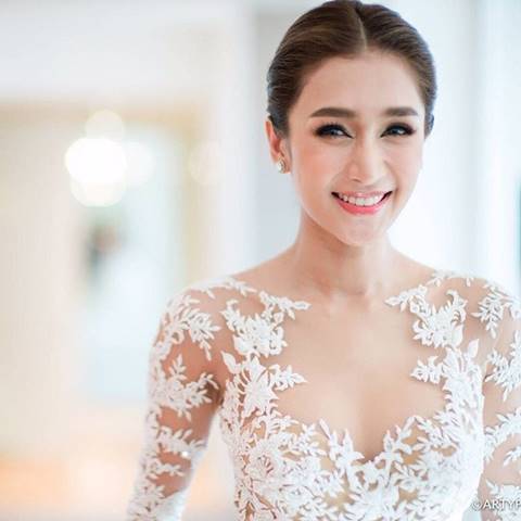 สื่อนอกตกใจ เนย โชติกา แต่งงานครั้งเดียว ใส่ชุดแต่งงานถึง 6 ชุด สื่อนอกตกใจ เนย โชติกา แต่งงานครั้งเดียว ใส่ชุดแต่งงานถึง 6 ชุด