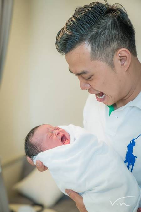 เผยภาพชุดแรกคลอด น้องเจ้าขา ลูกสาว กระแต หลุยส์ น่ารักน่าเอ็นดูจริง ๆ เผยภาพชุดแรกคลอด น้องเจ้าขา ลูกสาว กระแต หลุยส์ น่ารักน่าเอ็นดูจริง ๆ