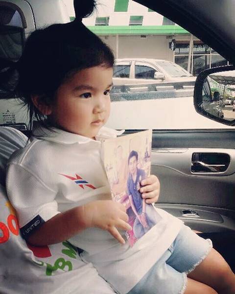 ไร้เดียงสา..น้องมะลิ ดูคลิปรวมภาพ พ่อปอ เข้าโรงพยาบาล พร้อมร้องเพลงคลอ ไร้เดียงสา..น้องมะลิ ดูคลิปรวมภาพ พ่อปอ เข้าโรงพยาบาล พร้อมร้องเพลงคลอ