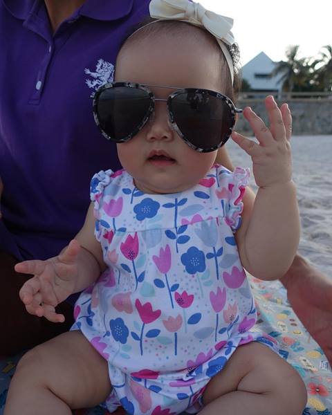 นิหน่า จัดทริปพาครอบครัวเที่ยวทะเล จูงมือ น้องริต้า แตะทรายครั้งแรก นิหน่า จัดทริปพาครอบครัวเที่ยวทะเล จูงมือ น้องริต้า แตะทรายครั้งแรก