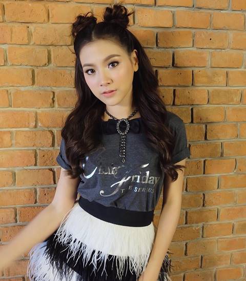 อันตรายที่คาดไม่ถึง ! ใบเฟิร์น ถูกที่คาดผมดีดตาดำ ขณะเล่นฟิตเนส อันตรายที่คาดไม่ถึง ! ใบเฟิร์น ถูกที่คาดผมดีดตาดำ ขณะเล่นฟิตเนส