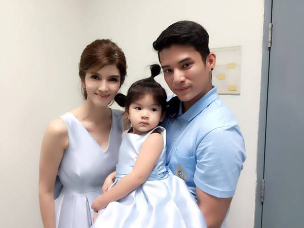 ส่องภาพ เอก เอกราช บอดี้การ์ด น้องมะลิ คุณพ่อสุดหล่อของลูกสาว 2 คน ส่องภาพ เอก เอกราช บอดี้การ์ด น้องมะลิ คุณพ่อสุดหล่อของลูกสาว 2 คน