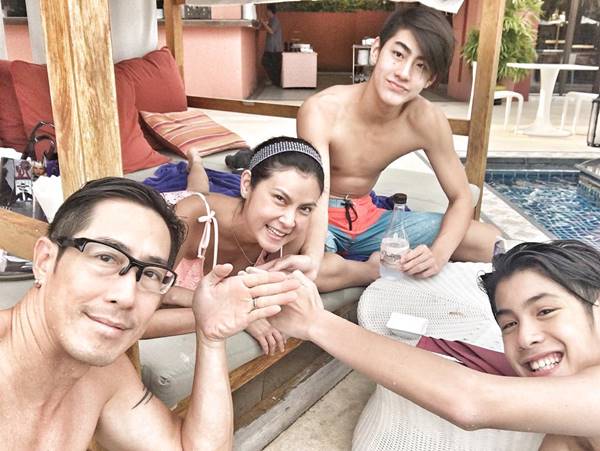 เจ เจตริน คาดไม่ถึง เจ้าขุน หลุดโป๊ขณะ Live สด เชื่อคนไม่แชร์ต่อ เจ เจตริน คาดไม่ถึง เจ้าขุน หลุดโป๊ขณะ Live สด เชื่อคนไม่แชร์ต่อ