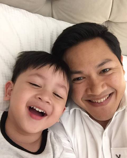 น้องโปรด กับลีลาการอ้อน ป๋าป๊อป น่ารักน่าเอ็นดูจริง ๆ น้องโปรด กับลีลาการอ้อน ป๋าป๊อป น่ารักน่าเอ็นดูจริง ๆ
