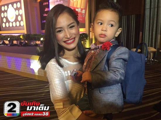 พลอย พลอยพรรณ ฟันธงเตรียมหย่า ปีเตอร์ พร้อมรับลูก 2 คนมาเลี้ยงเอง พลอย พลอยพรรณ ฟันธงเตรียมหย่า ปีเตอร์ พร้อมรับลูก 2 คนมาเลี้ยงเอง