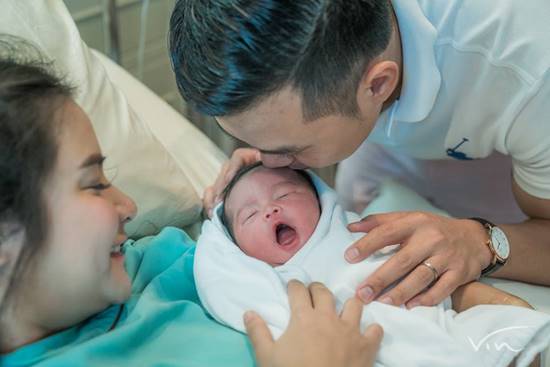 เผยภาพชุดแรกคลอด น้องเจ้าขา ลูกสาว กระแต หลุยส์ น่ารักน่าเอ็นดูจริง ๆ เผยภาพชุดแรกคลอด น้องเจ้าขา ลูกสาว กระแต หลุยส์ น่ารักน่าเอ็นดูจริง ๆ