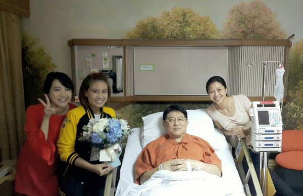 สรยุทธ ป่วยเข้าโรงพยาบาล ต้องกินน้ำข้าวต้ม แฟนคลับร่วมส่งกำลังใจ สรยุทธ ป่วยเข้าโรงพยาบาล ต้องกินน้ำข้าวต้ม-แฟนคลับร่วมส่งกำลังใจ