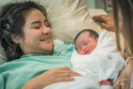 เผยภาพชุดแรกคลอด น้องเจ้าขา ลูกสาว กระแต หลุยส์ น่ารักน่าเอ็นดูจริง ๆ เผยภาพชุดแรกคลอด น้องเจ้าขา ลูกสาว กระแต หลุยส์ น่ารักน่าเอ็นดูจริง ๆ